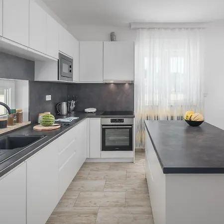 بيت للعطل 3 Bedroom Lovely In *