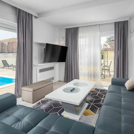 بيت للعطل 3 Bedroom Lovely In *