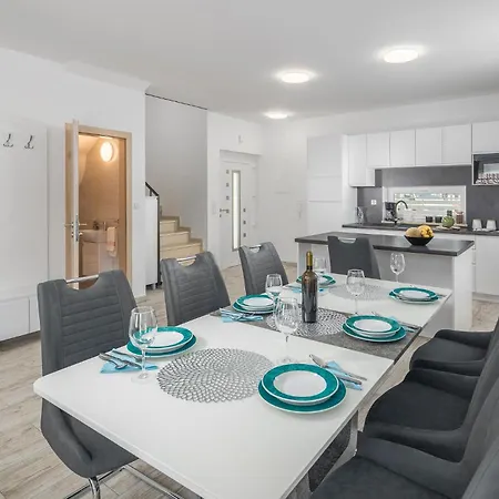 3 Bedroom Lovely In بيت للعطل *