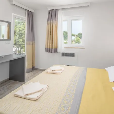 Nyaraló 3 Bedroom Lovely In Poreč