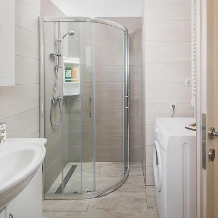 3 Bedroom Lovely In بيت للعطل