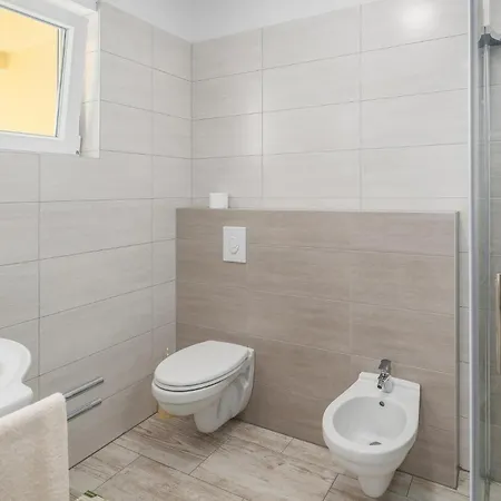 3 Bedroom Lovely In Nyaraló Poreč