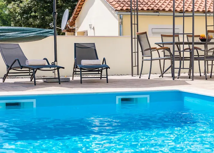 3 Bedroom Lovely In Ferienhaus *