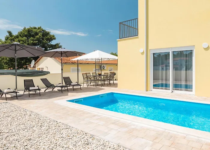 3 Bedroom Lovely In Ferienhaus