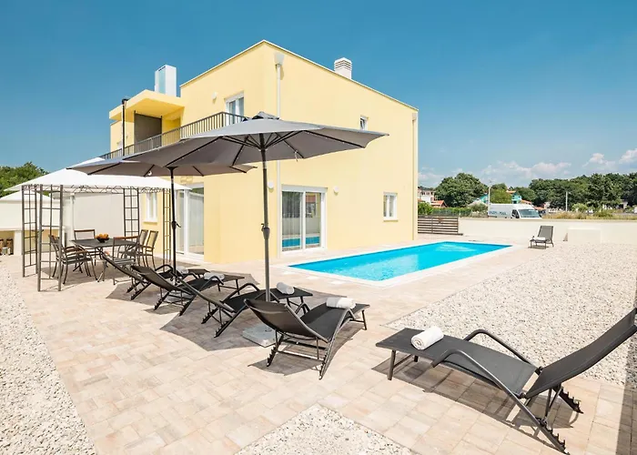 3 Bedroom Lovely In *