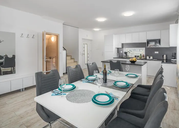 3 Bedroom Lovely In Ferienhaus *