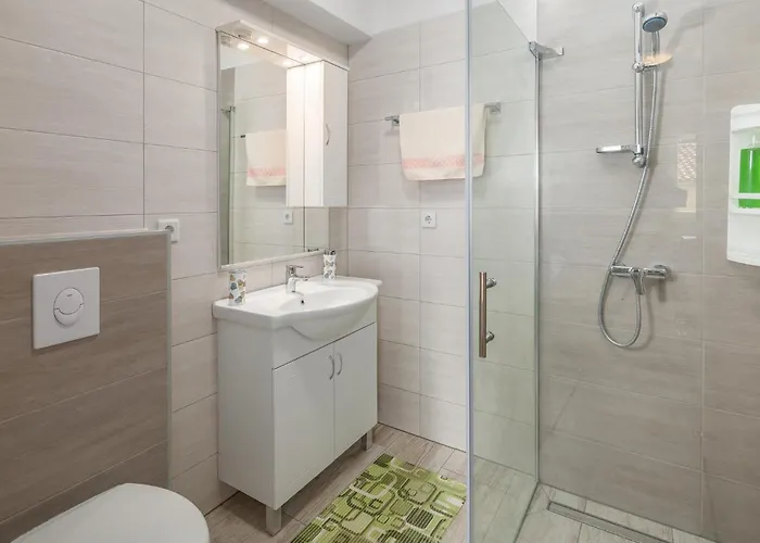 Ferienhaus 3 Bedroom Lovely In Poreč