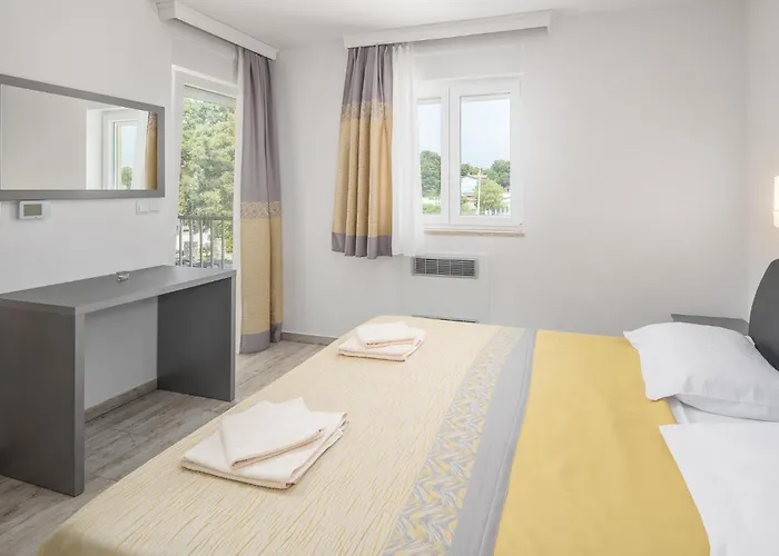 Ferienhaus 3 Bedroom Lovely In Poreč