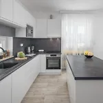 Сasa de vacaciones 3 Bedroom Lovely In *