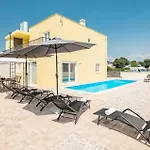 3 Bedroom Lovely In *