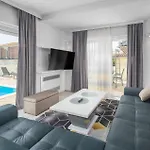 Сasa de vacaciones 3 Bedroom Lovely In *