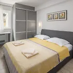 Holiday home Awesome In