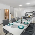 3 Bedroom Lovely In Сasa de vacaciones *