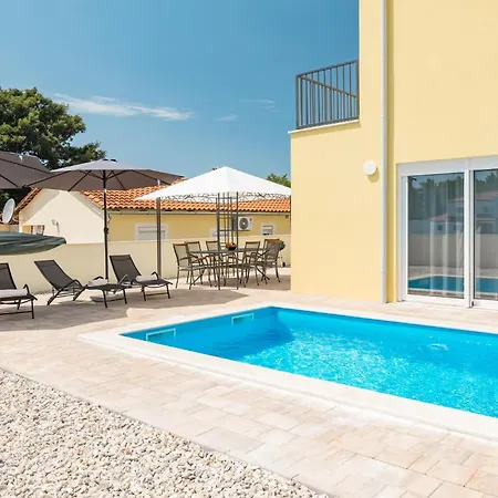 3 Bedroom Lovely In Semesterbostad