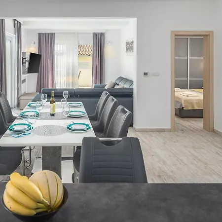 3 Bedroom Lovely In Porec