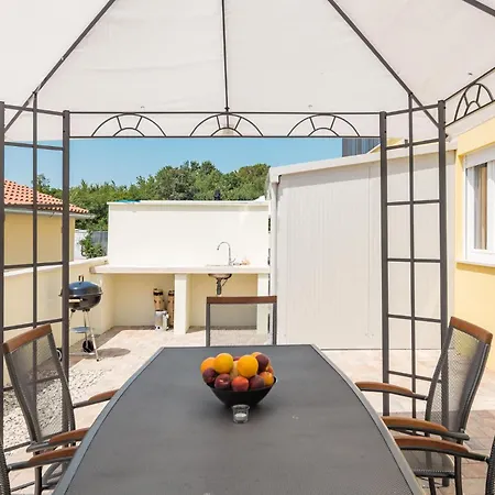 3 Bedroom Lovely In Dom wakacyjny *