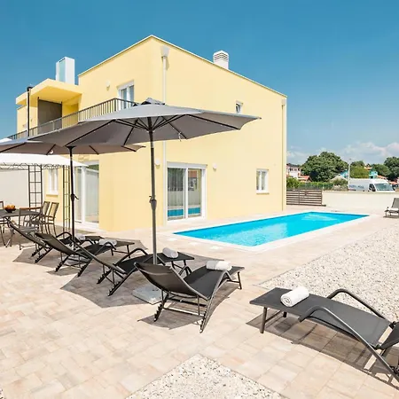 3 Bedroom Lovely In *