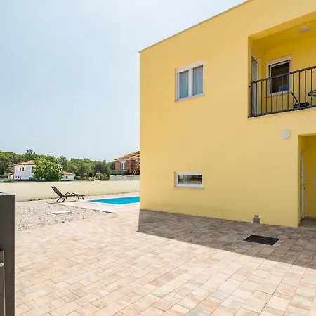 Semesterbostad 3 Bedroom Lovely In