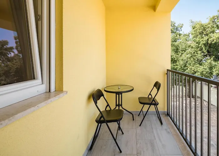 Dom wakacyjny 3 Bedroom Lovely In *