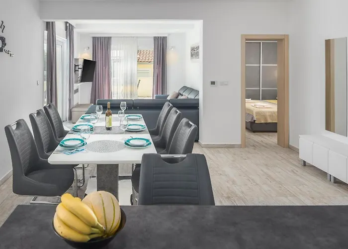 3 Bedroom Lovely In Poreč