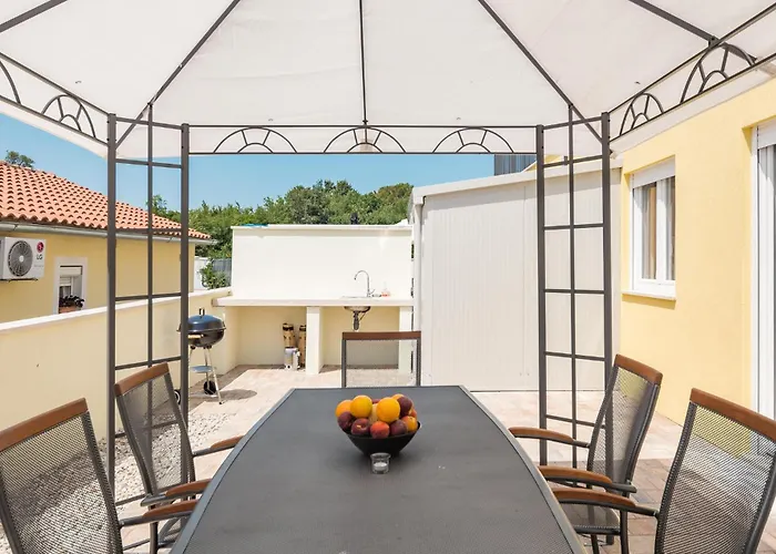 3 Bedroom Lovely In Ferienhaus *