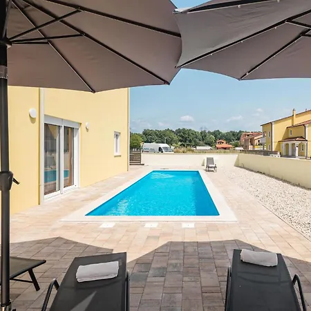 3 Bedroom Lovely In Porec
