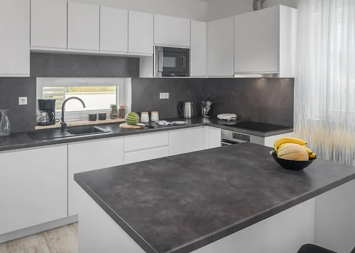 3 Bedroom Lovely In *