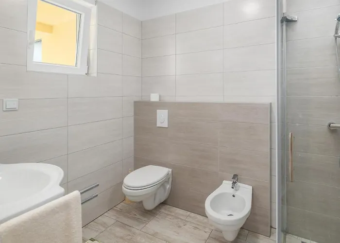 3 Bedroom Lovely In Дом отдыха Пореч